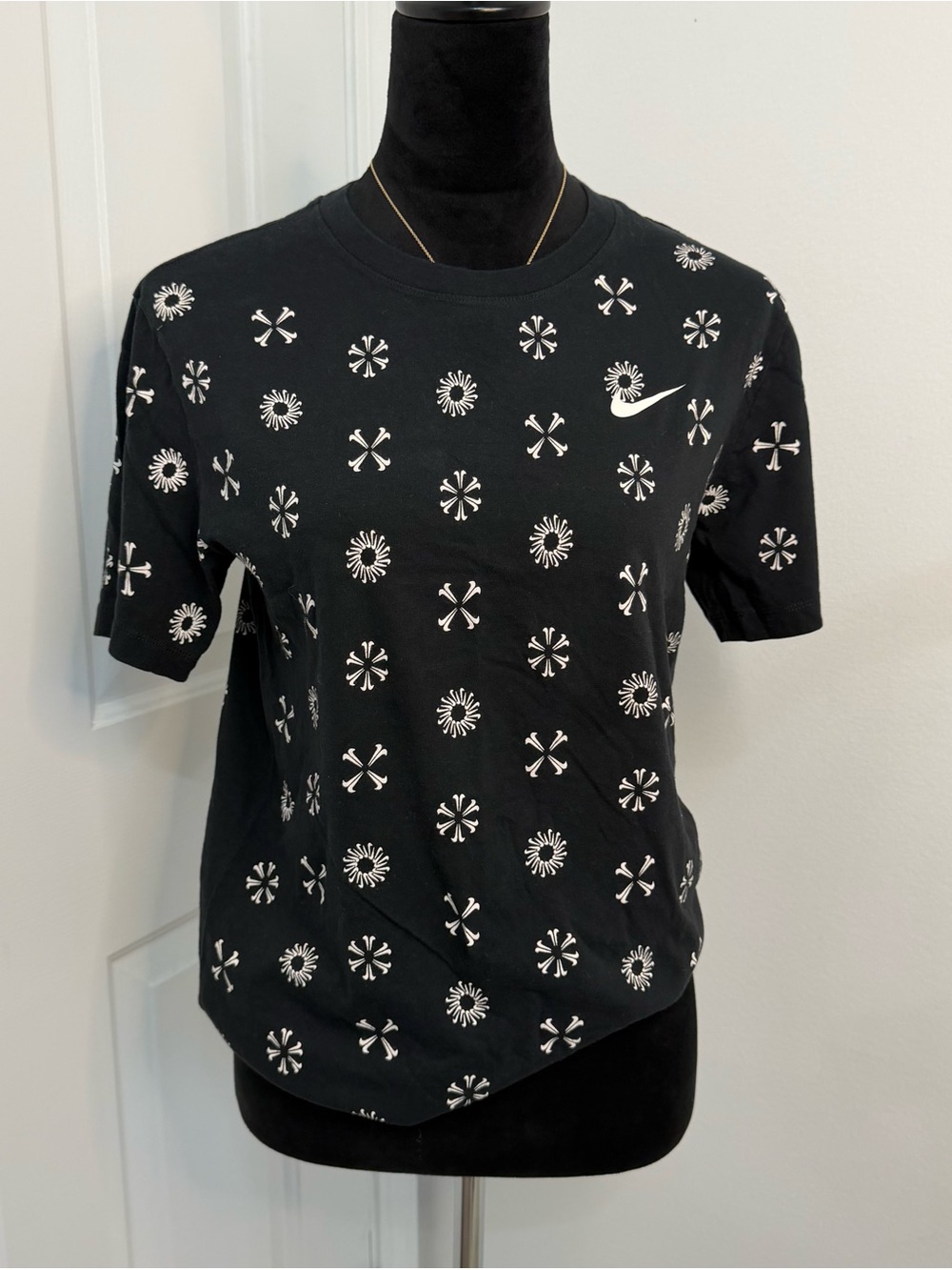 Nike Chrome heart Men's Black Graphic Logo T-Shirt